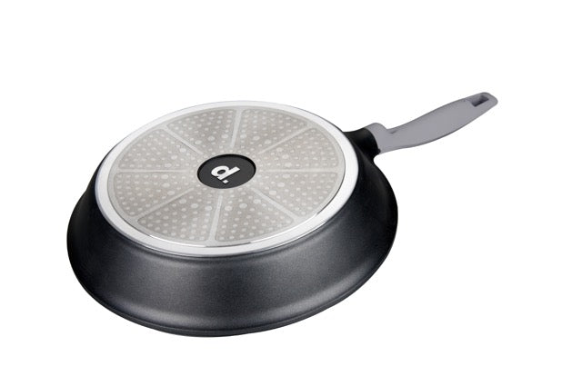 Edition 1 - die Universalpfanne aus Aluguss und Soft-Touch-Stiel, geeignet für alle Herdarten, 24 cm Durchmesser.