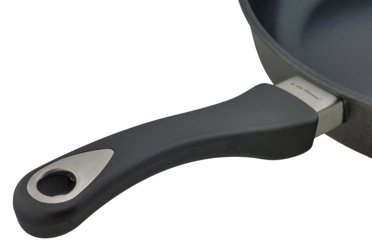 Edition 13 - flache Pfanne aus Aluguss opt. mit abnehmbarem Stiel (B - Ware) - die Pfanne®