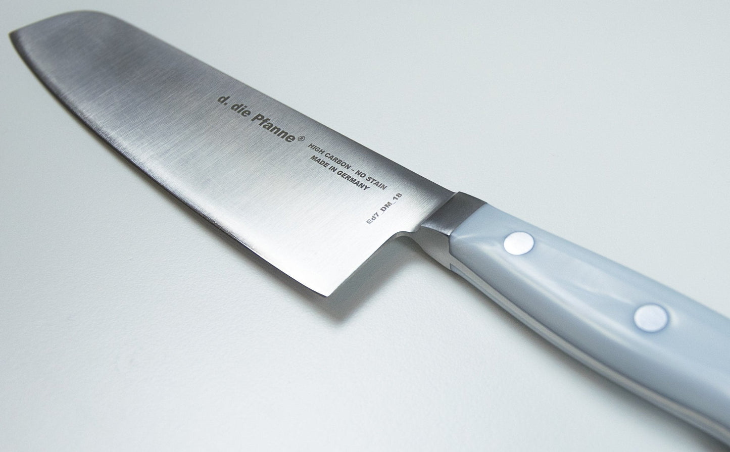 Edition 7 - das Kochmesser aus Edelstahl mit ergonomischem Griff.