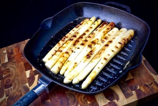 PUREiron Grillpfanne aus Gusseisen mit abnehmbarem FlameWood Stiel, nachhaltig verpackt, backofengeeignet bis 180°C
