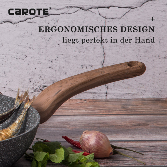 Detailaufnahme des Stiels der Pfannenserie Air: Links oben steht das Logo CAROTE®, darunter steht 'Ergonomisches Design liegt perfekt in der Hand'.