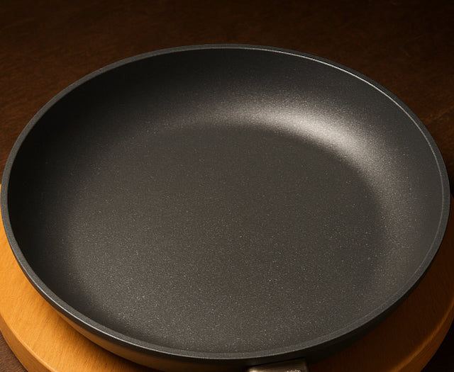 Alugusspfanne Edition 13 flache Version Nahaufnahme