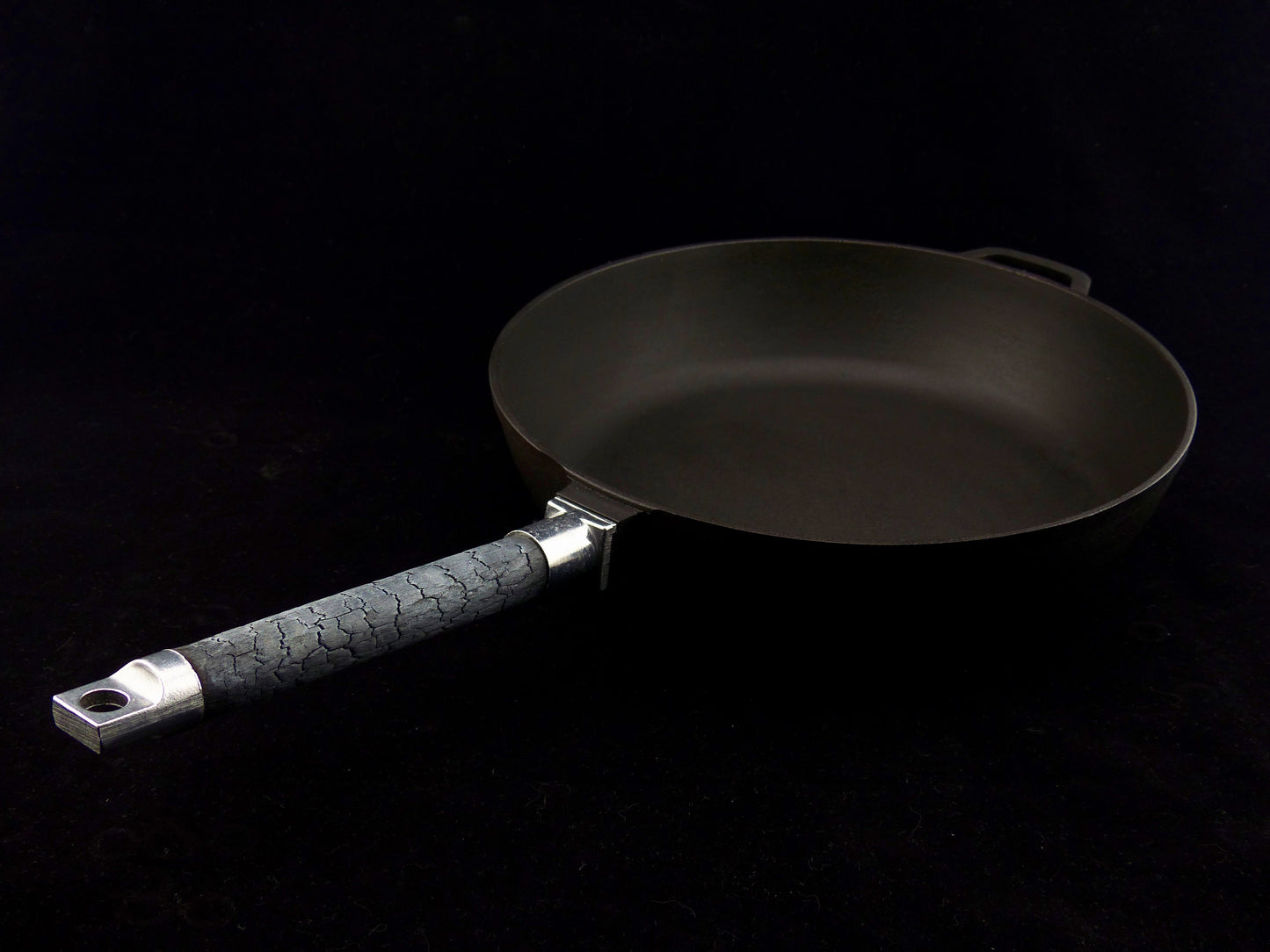 PUREiron Gusseisen-Bratpfanne mit abnehmbarem FlameWood Griff, 28 cm Durchmesser, für alle Herdarten geeignet