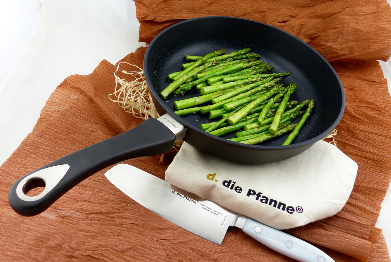 Alugusspfanne Edition 13 Tiefe Pfanne mit Antihaftbeschichtung B-Ware: tiefe Aluguss-Pfanne Edition 13 mit grünem Spargel und antihaftbeschichteter Oberfläche